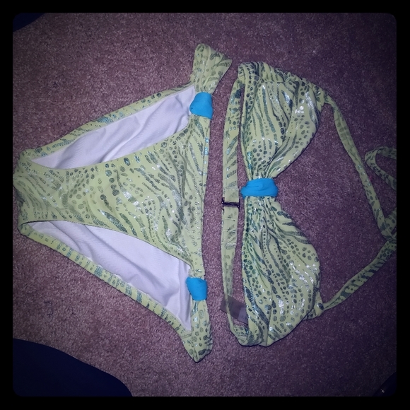 Vs bikini - Picture 1 of 3